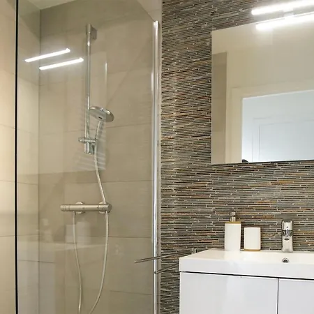 1 Bedroom Lovely In Апартаменты *